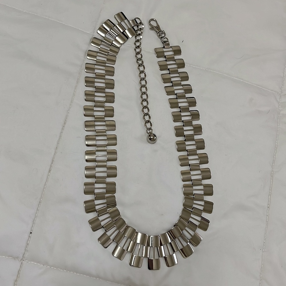 NWOT Women’s Metal Silver Tone Belt - Picture 4 of 10